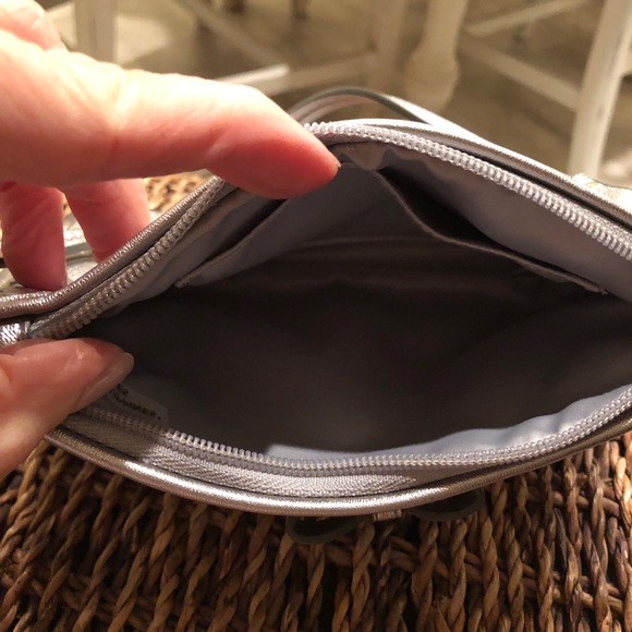 Coach wristlet - Picture 4 of 5